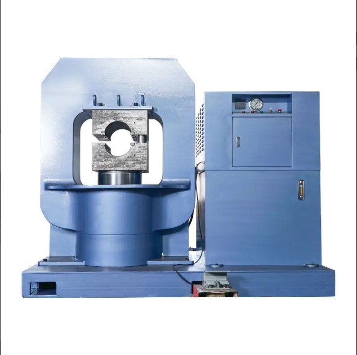 Hvordan forbedrer en Wire Rope Swaging Machine splejsning?